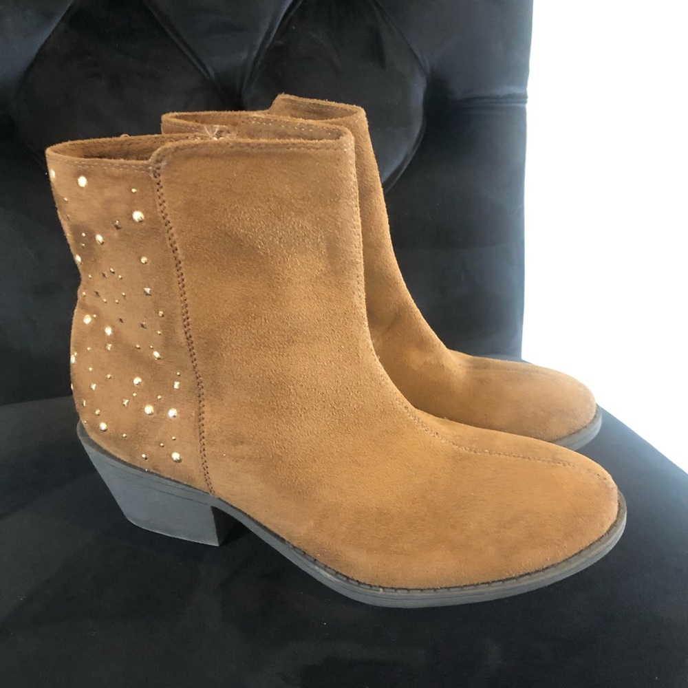 Ankle booties by Paris Blues